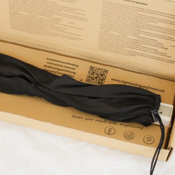 Lightswing® in verpakking met QR-code naar handleiding